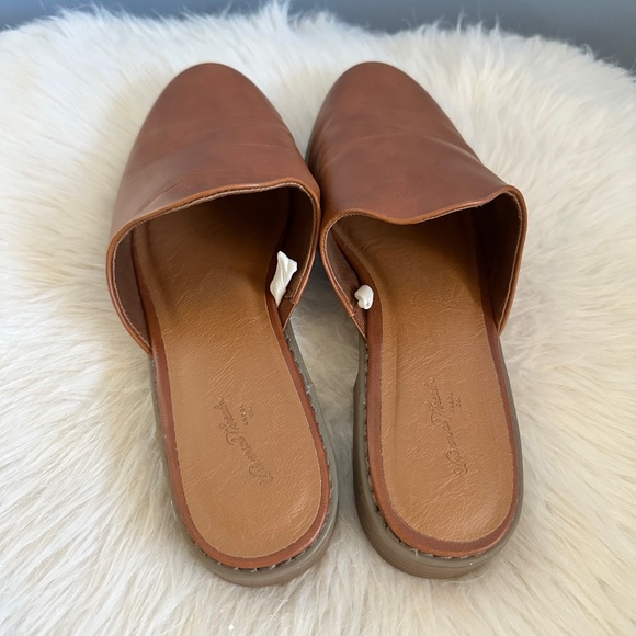 Universal Thread Brown Mule Flats 8.5 - Picture 4 of 7
